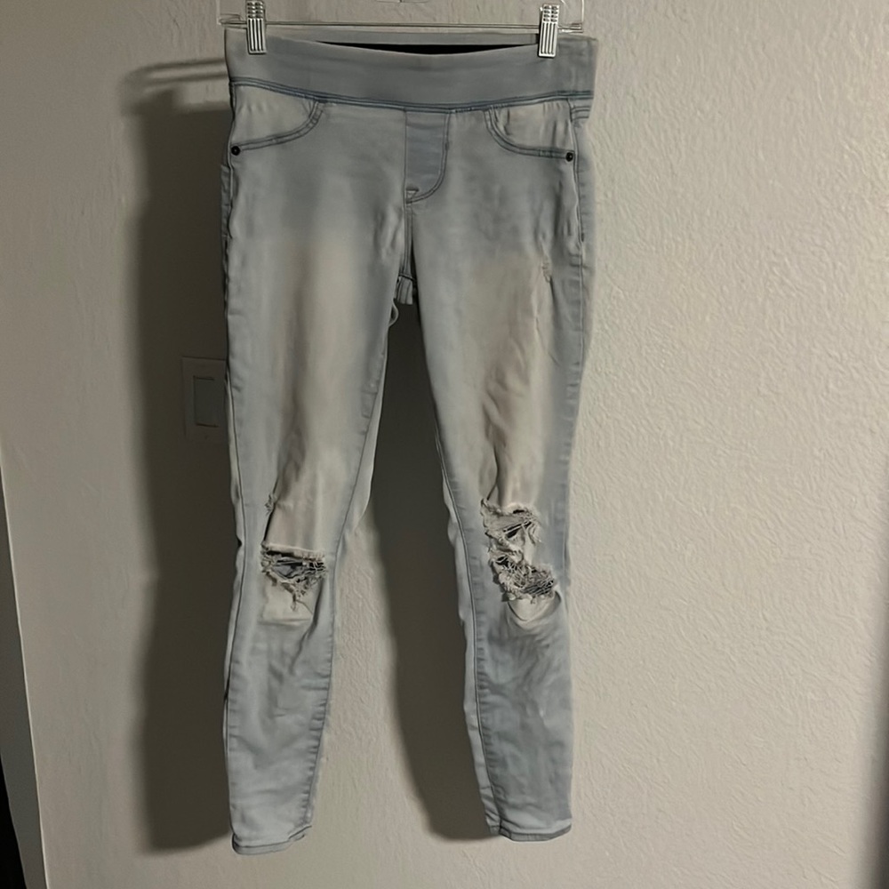 Light wash Old Navy jeggings. Lightly worn. Holes in both knees. Stretchy.